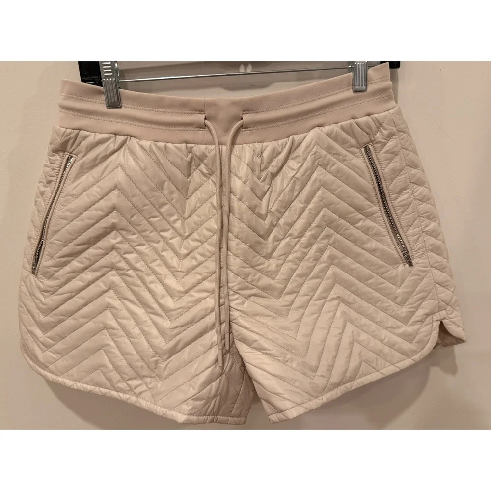 Athleta Quilted Shorts Womens 6 Beige Chevron‎ Zip Pockets Lounge Casual